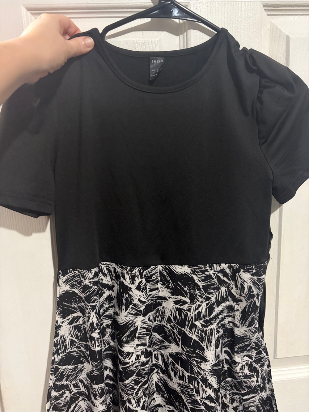 SHEIN Black & White Short Sleeve Patterned Top